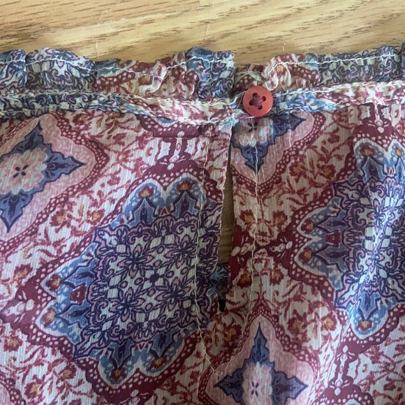 American eagle cropped maroon top in size M - Picture 3 of 4